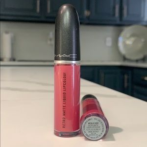 MAC Retro Matte Liquid Lipcolour “ Metallic Rose”